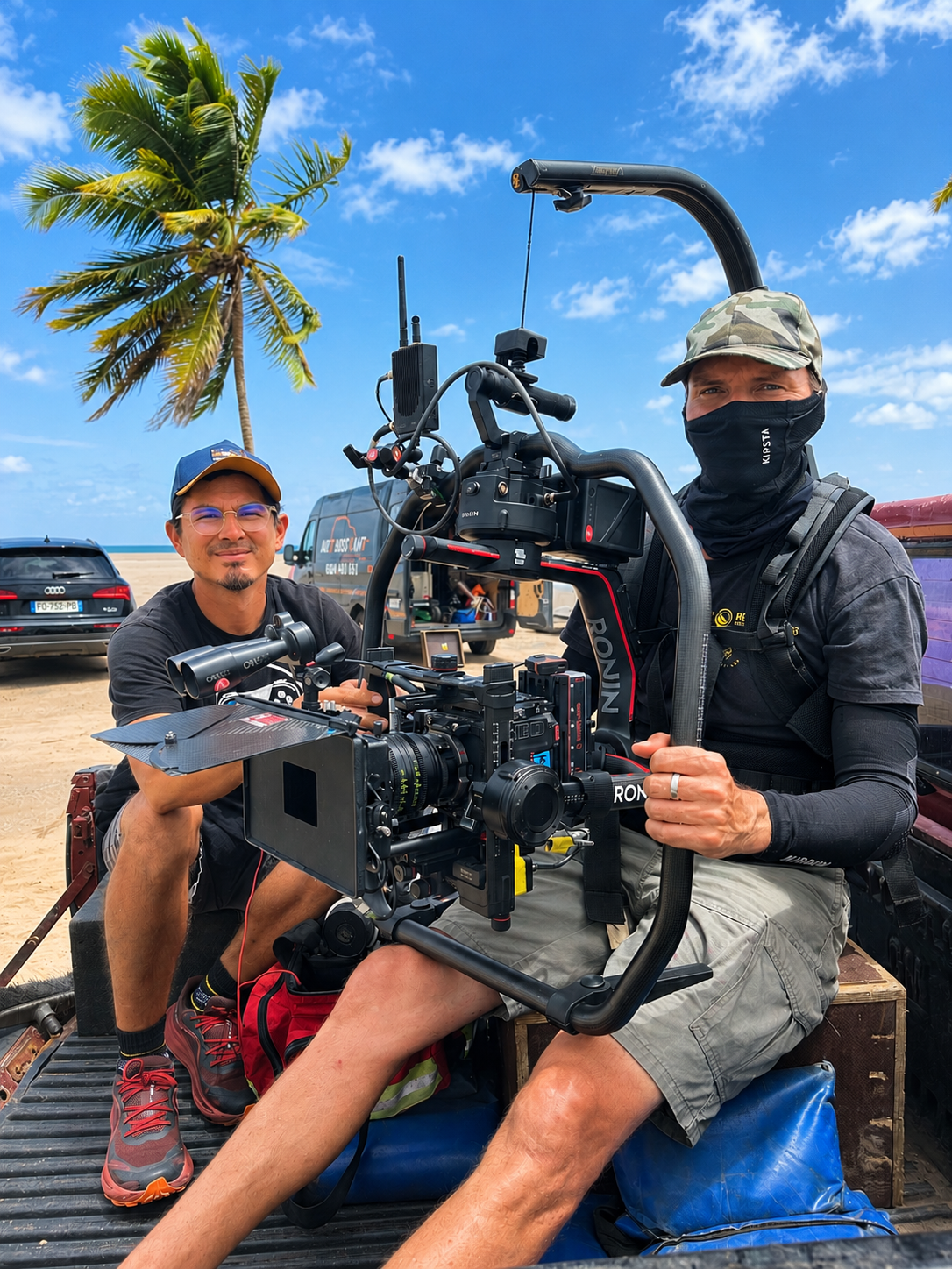 Lyris Haye — équipe de tournage avec caméra cinéma en décor tropical, Guyane